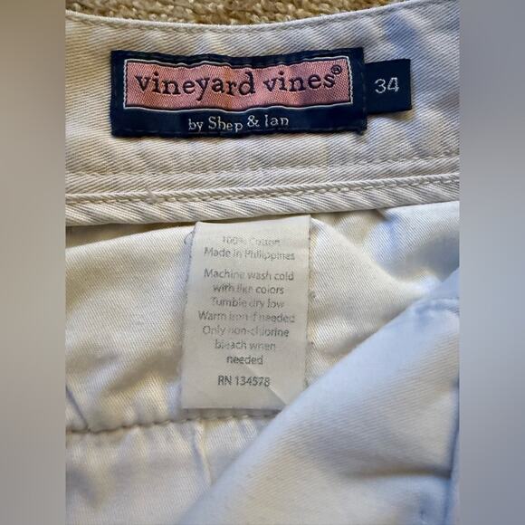 Vineyard Vines Club Short in Stone 34 - Picture 3 of 9